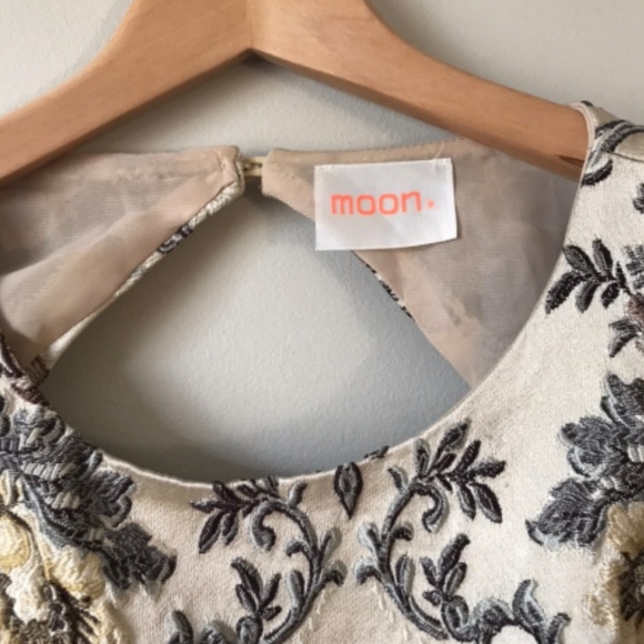 Floral Quilt Dress - Picture 5 of 5